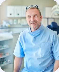 Dr. Julien Moret